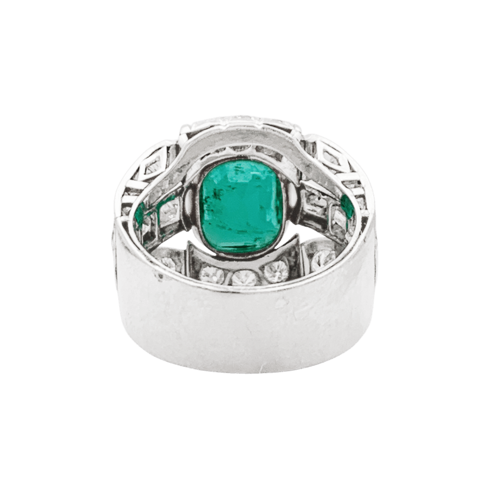 Ring emerald from Colombia, diamonds, paltinium, yellow gold.
