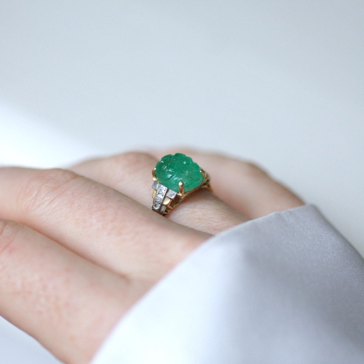 Bague en or jaune, platine, émeraude, et diamants - Castafiore