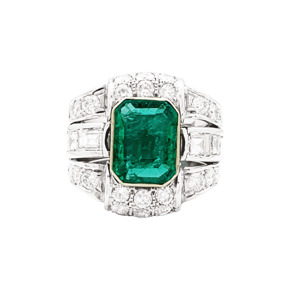 Ring emerald from Colombia, diamonds, paltinium, yellow gold.
