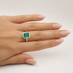 Bague en or jaune, platine, émeraude, et diamants - Castafiore