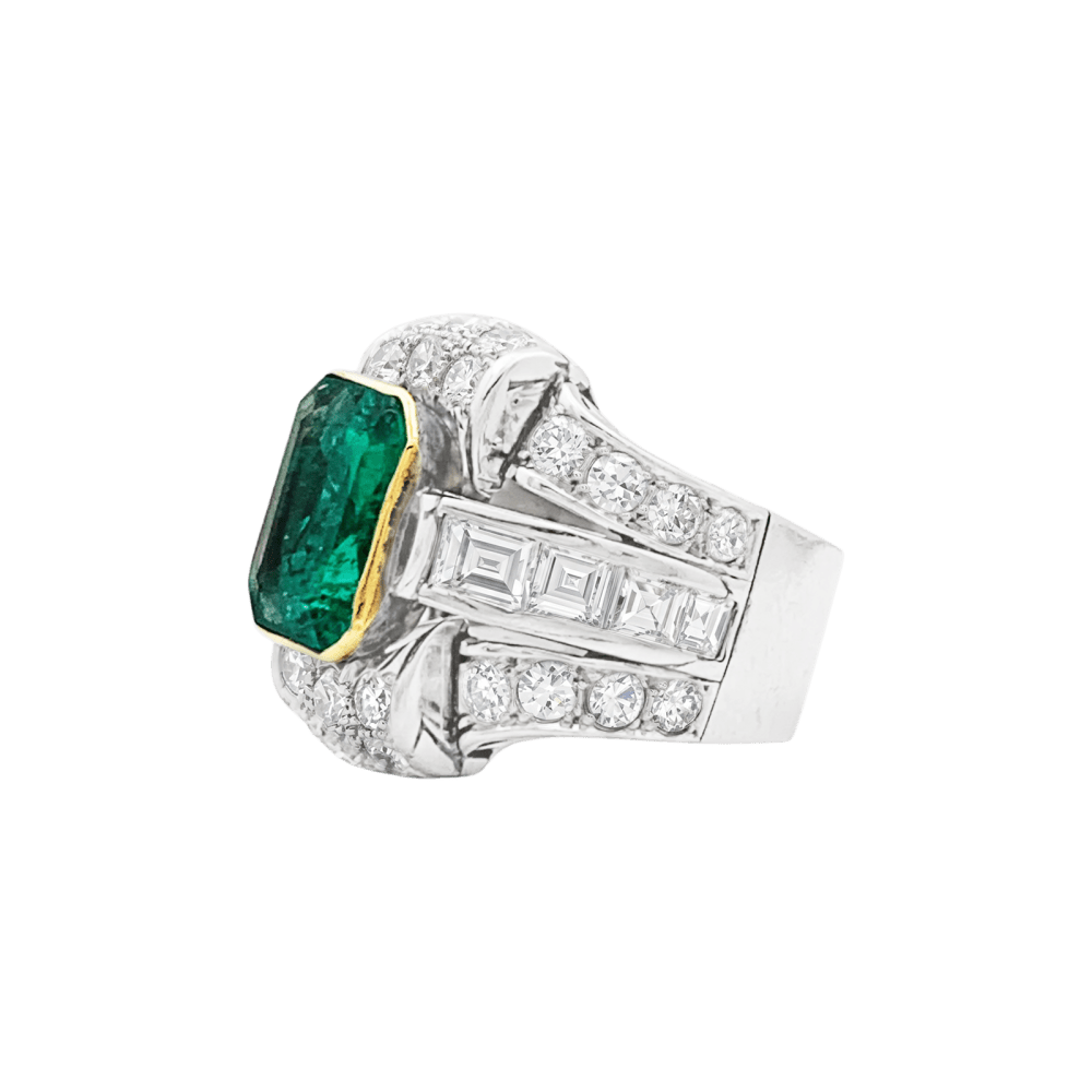 Ring emerald from Colombia, diamonds, paltinium, yellow gold.