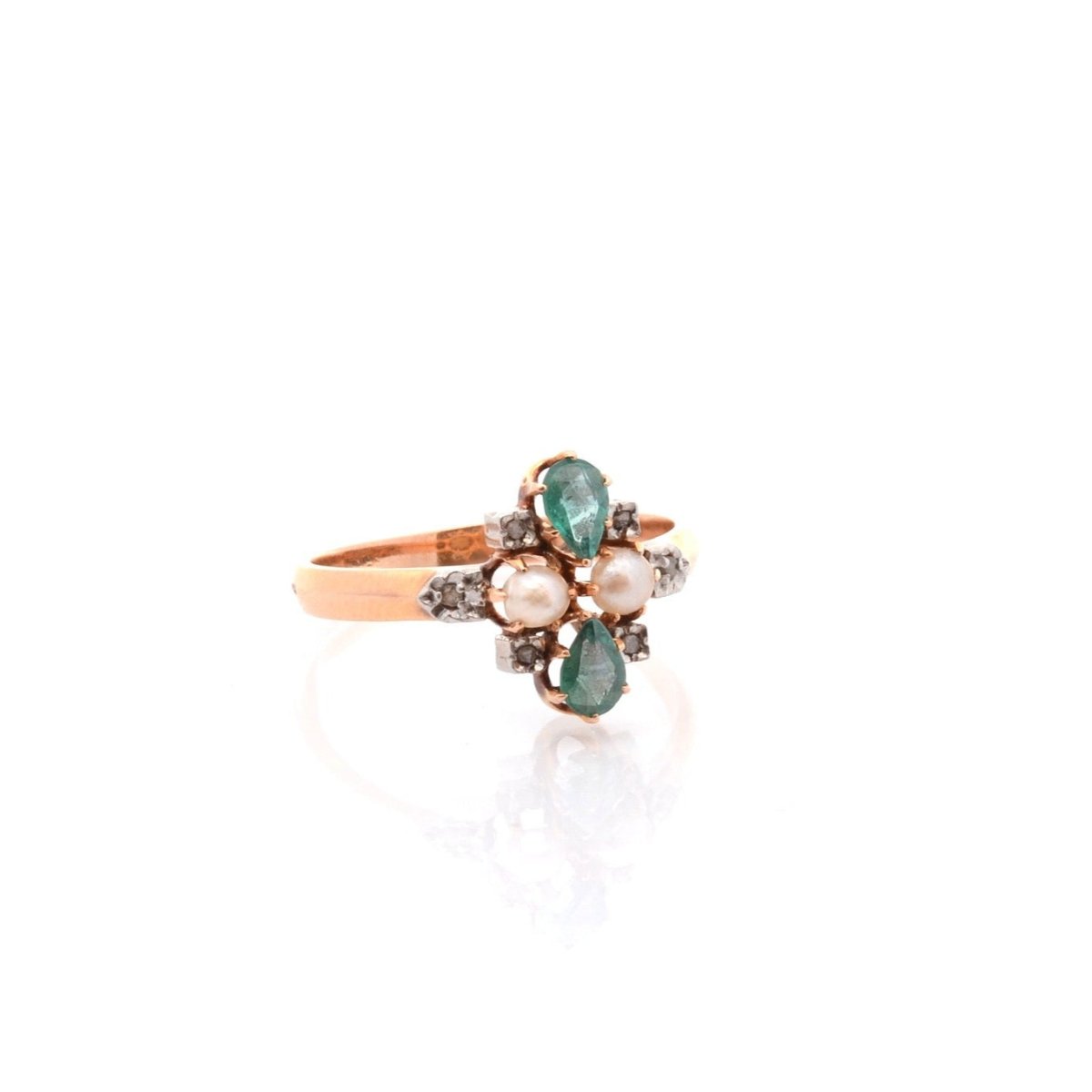 Bague en or jaune, platine, émeraudes, perles et diamants - Castafiore