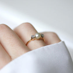 Bague en or jaune, platine, perle, et diamants - Castafiore