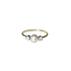 Bague en or jaune, platine, perle, et diamants - Castafiore