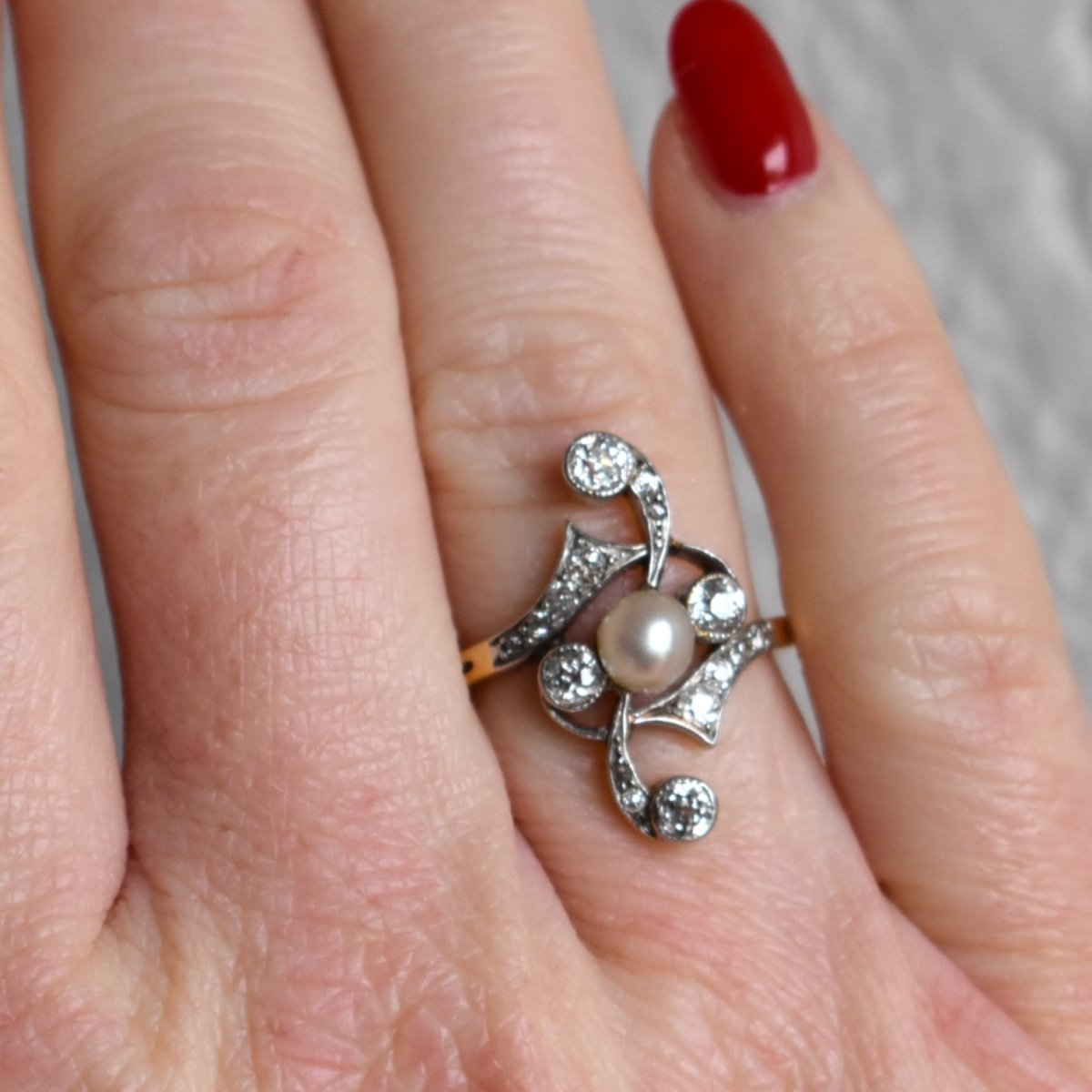 Bague en or jaune, platine, perle et diamants - Castafiore
