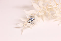 Bague en or jaune, platine, saphir et diamants - Castafiore