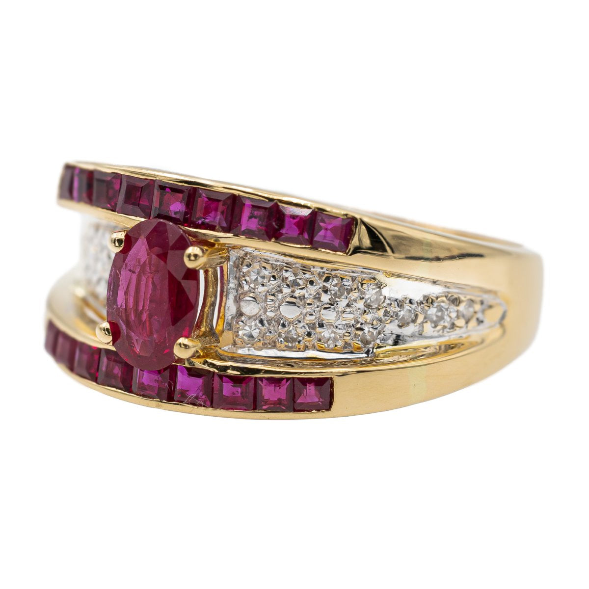 Bague en or jaune, rubis et diamant - Castafiore