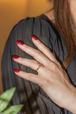 Bague en or jaune, rubis et diamant - Castafiore