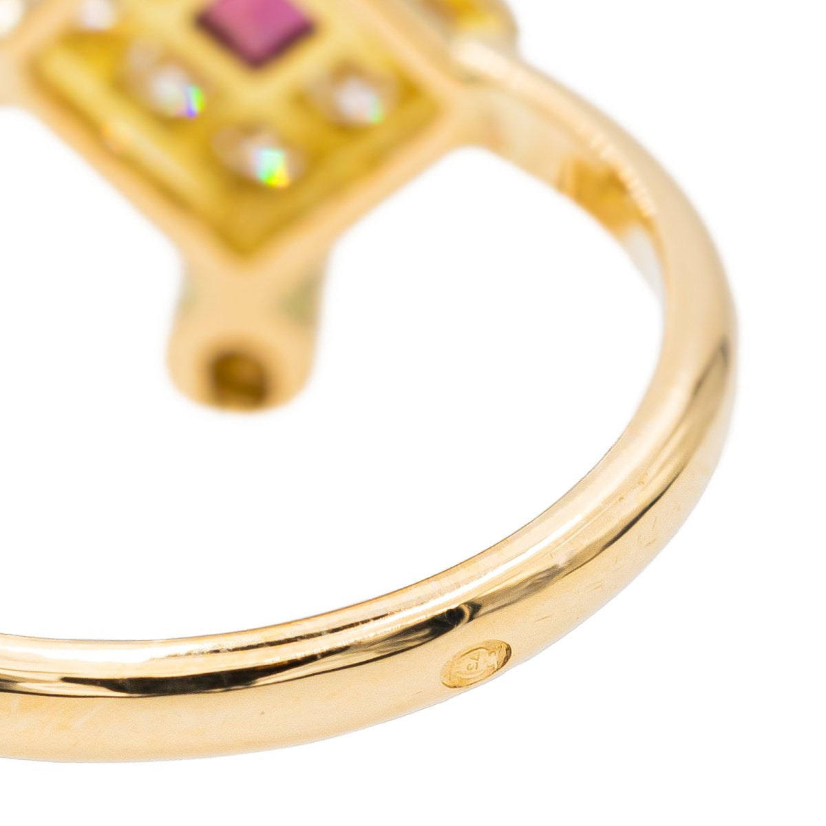Bague en or jaune, rubis et diamant - Castafiore