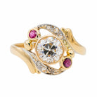 Bague en or jaune, rubis et diamant - Castafiore