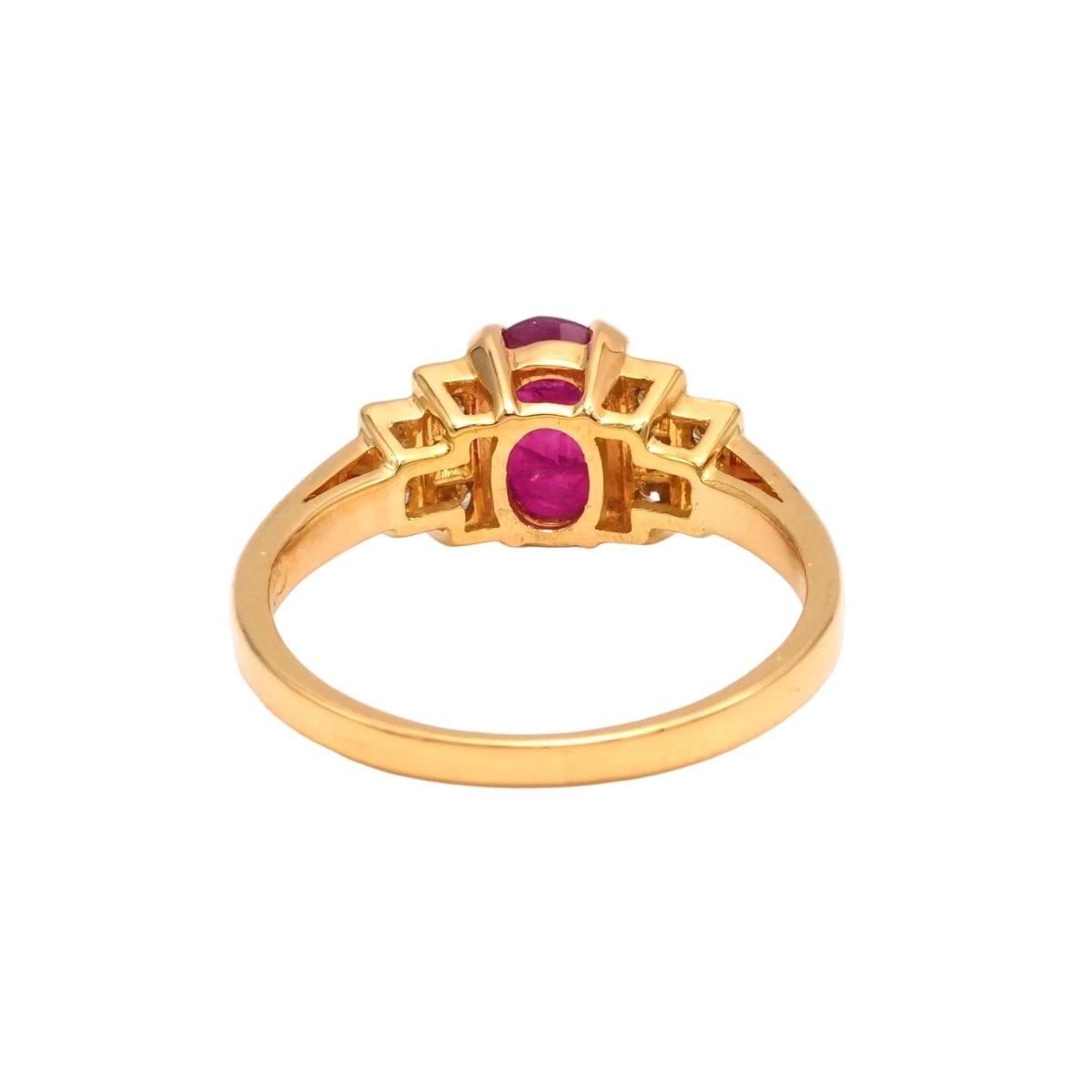 Bague en or jaune, rubis et diamants - Castafiore