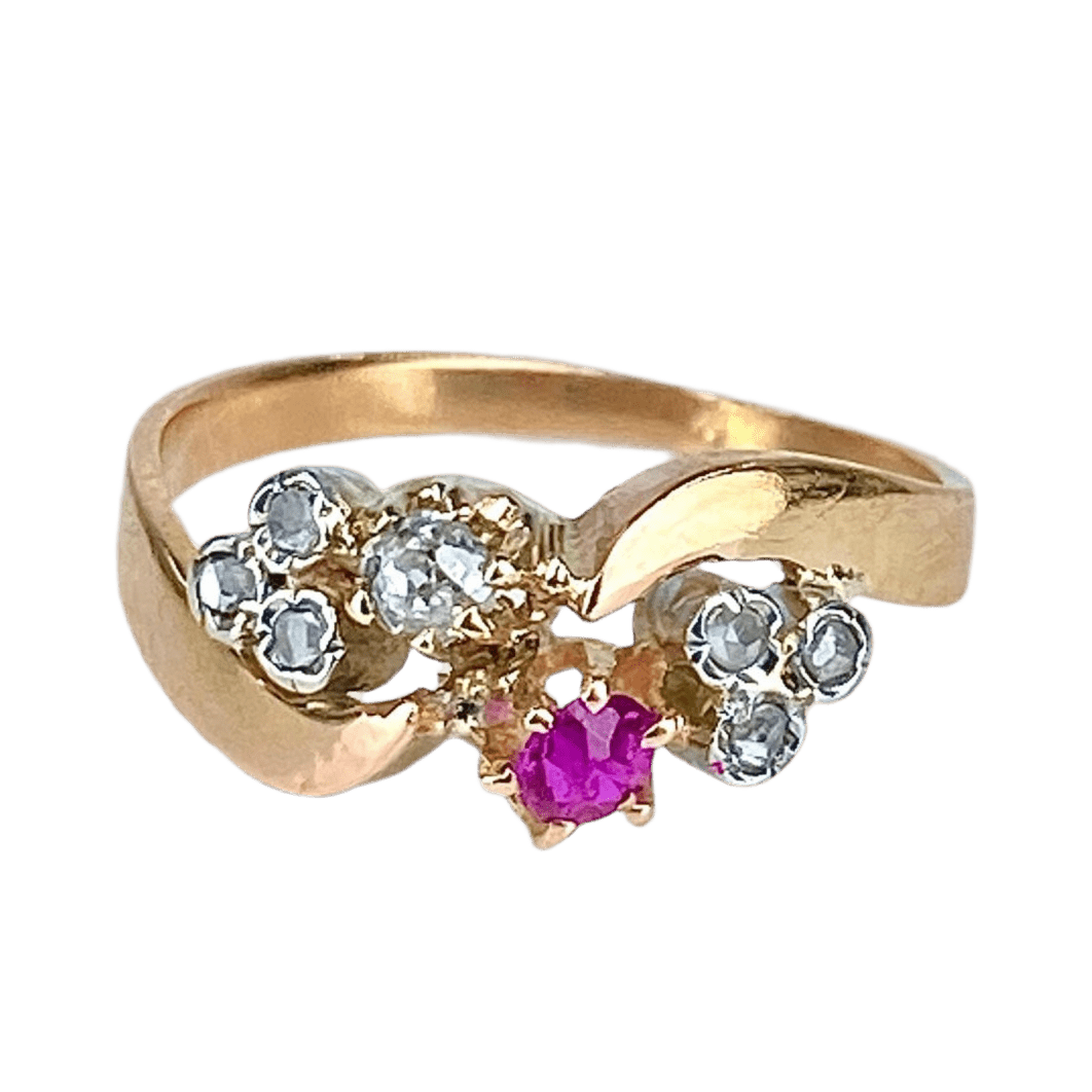 Bague en or jaune, rubis et diamants - Castafiore