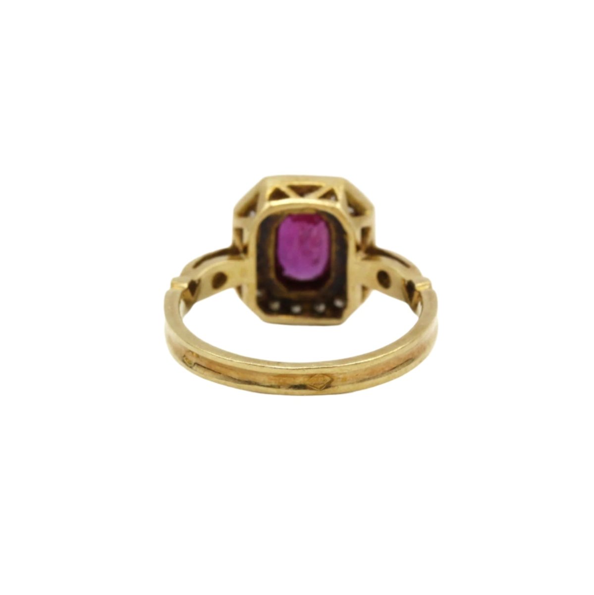 Bague en or jaune, rubis et diamants - Castafiore
