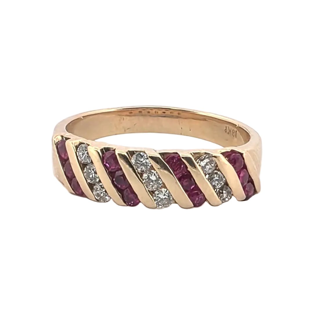 Bague en or jaune, rubis et diamants - Castafiore