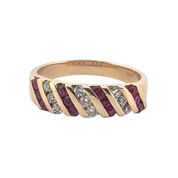 Bague en or jaune, rubis et diamants - Castafiore