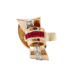 Bague en or jaune, rubis et diamants