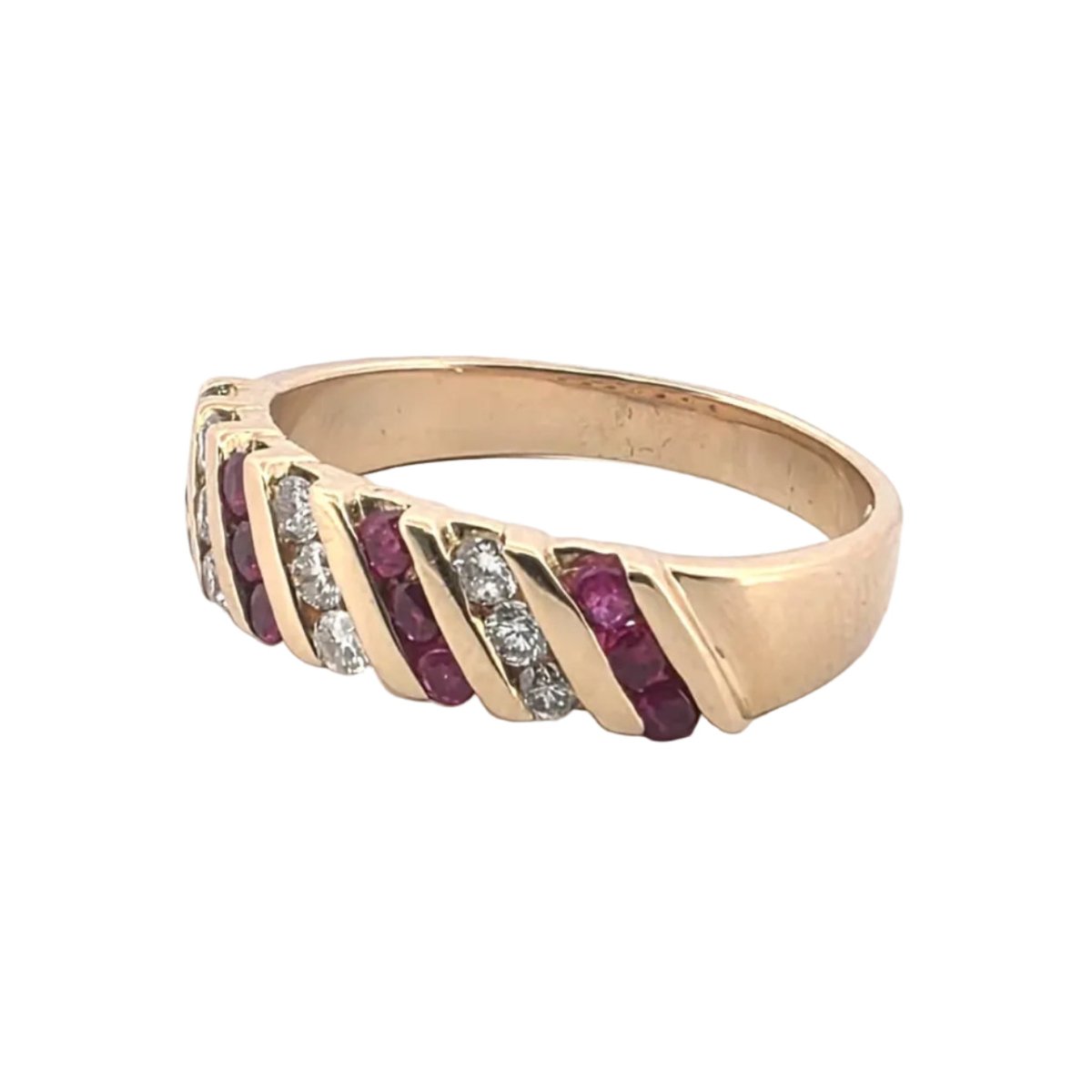 Bague en or jaune, rubis et diamants - Castafiore