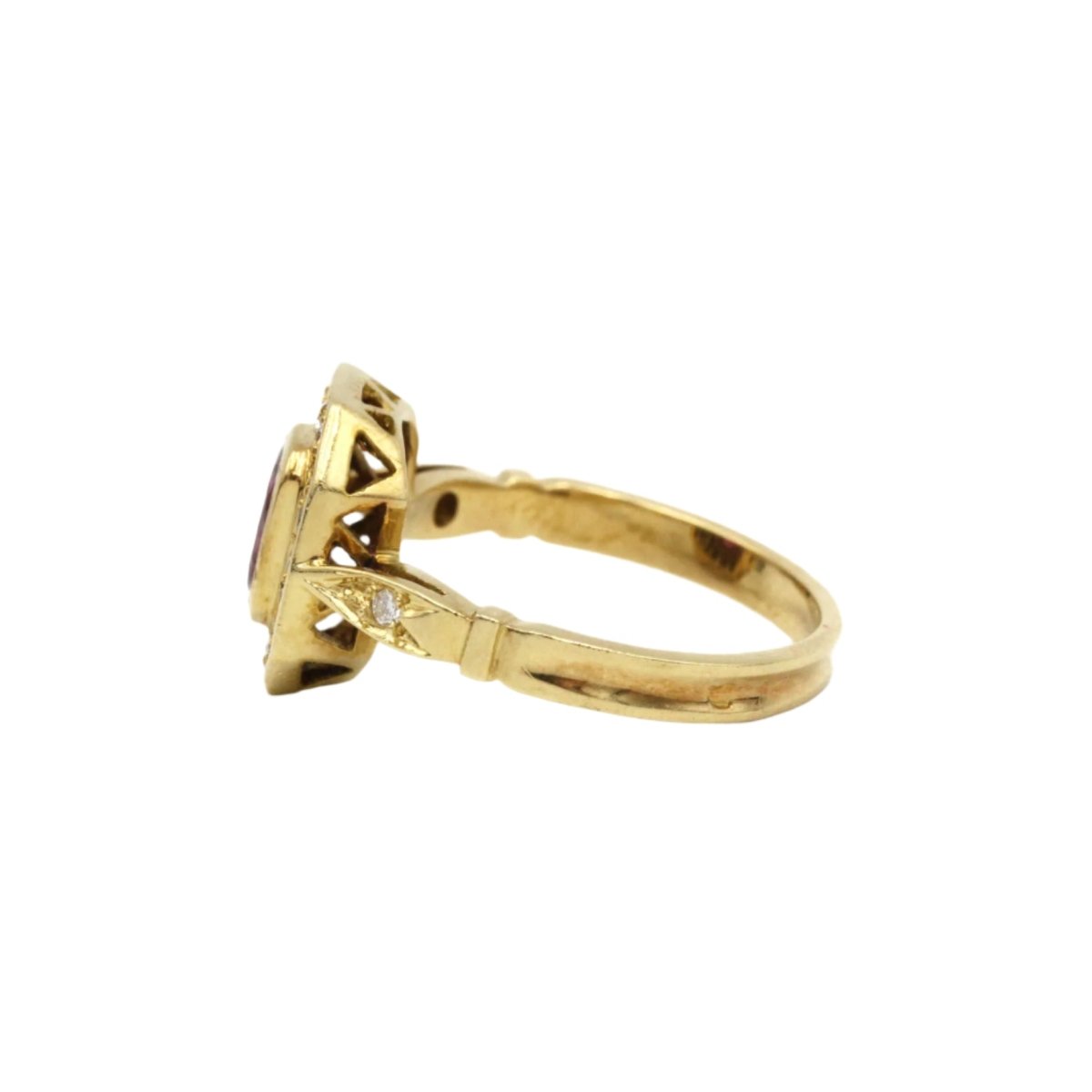Bague en or jaune, rubis et diamants - Castafiore