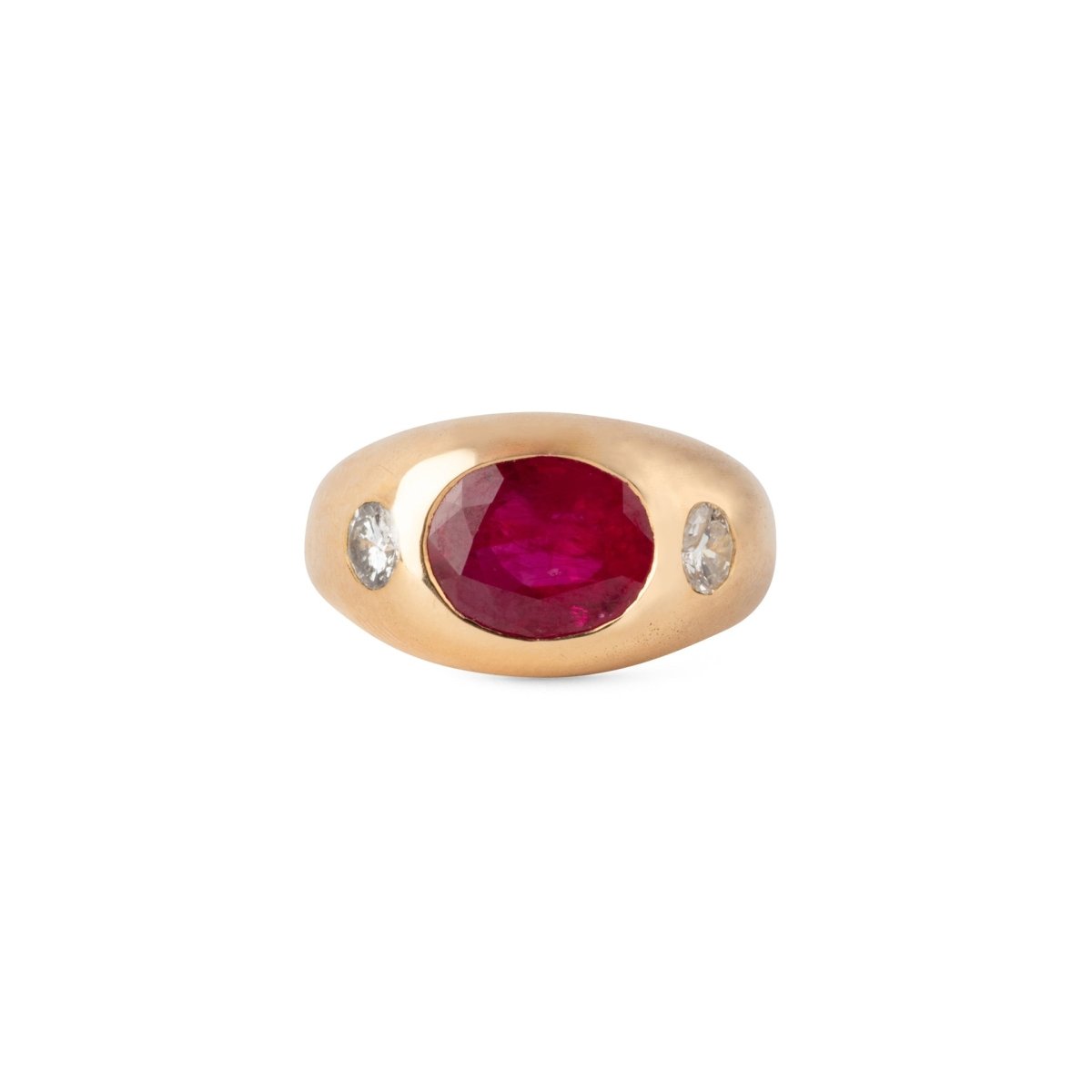 Bague en or jaune, rubis et diamants - Castafiore