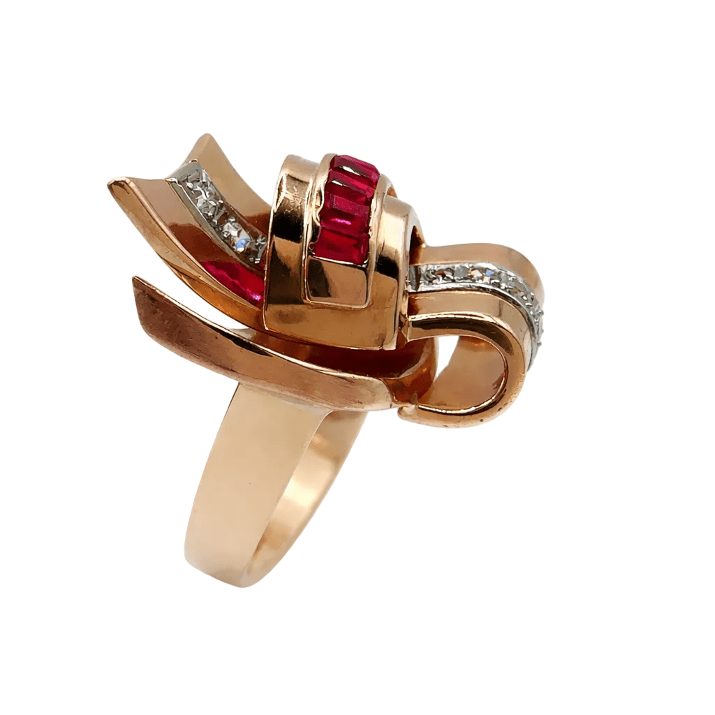Bague en or jaune, rubis et diamants - Castafiore