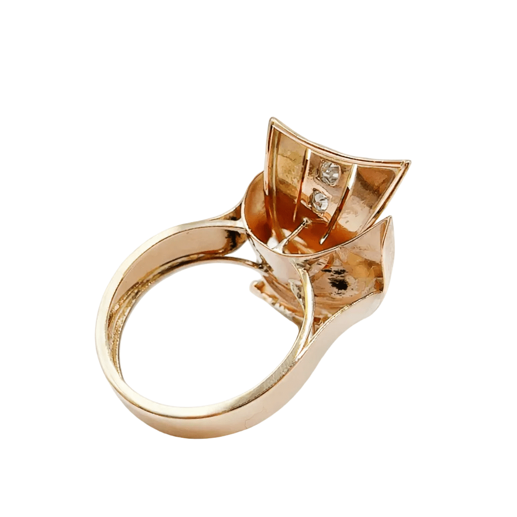 Bague en or jaune, rubis et diamants - Castafiore