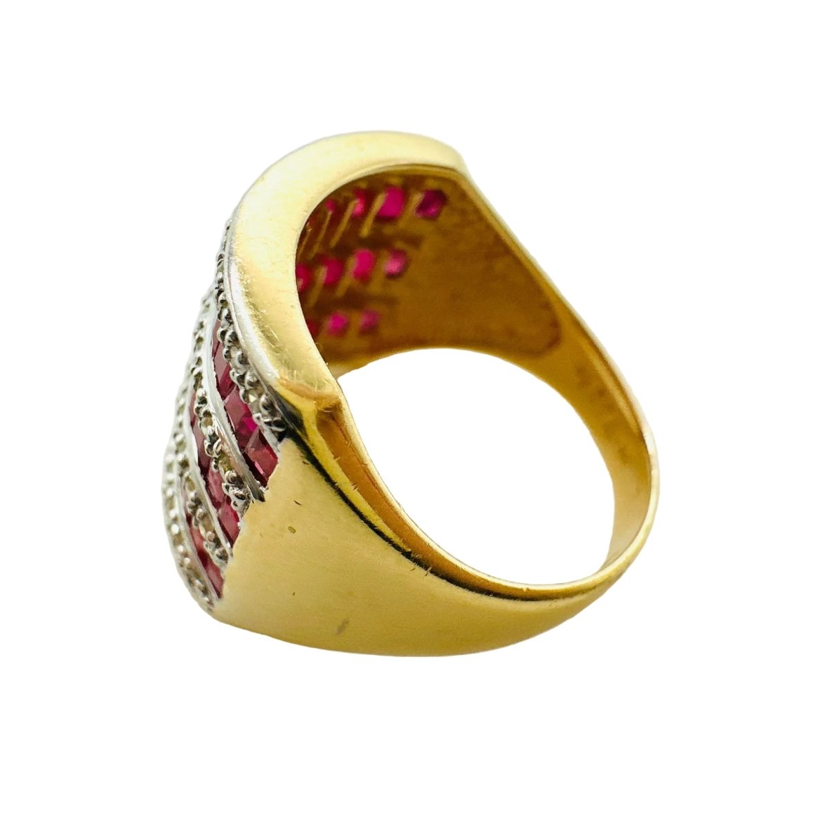 Bague en or jaune, rubis et diamants - Castafiore