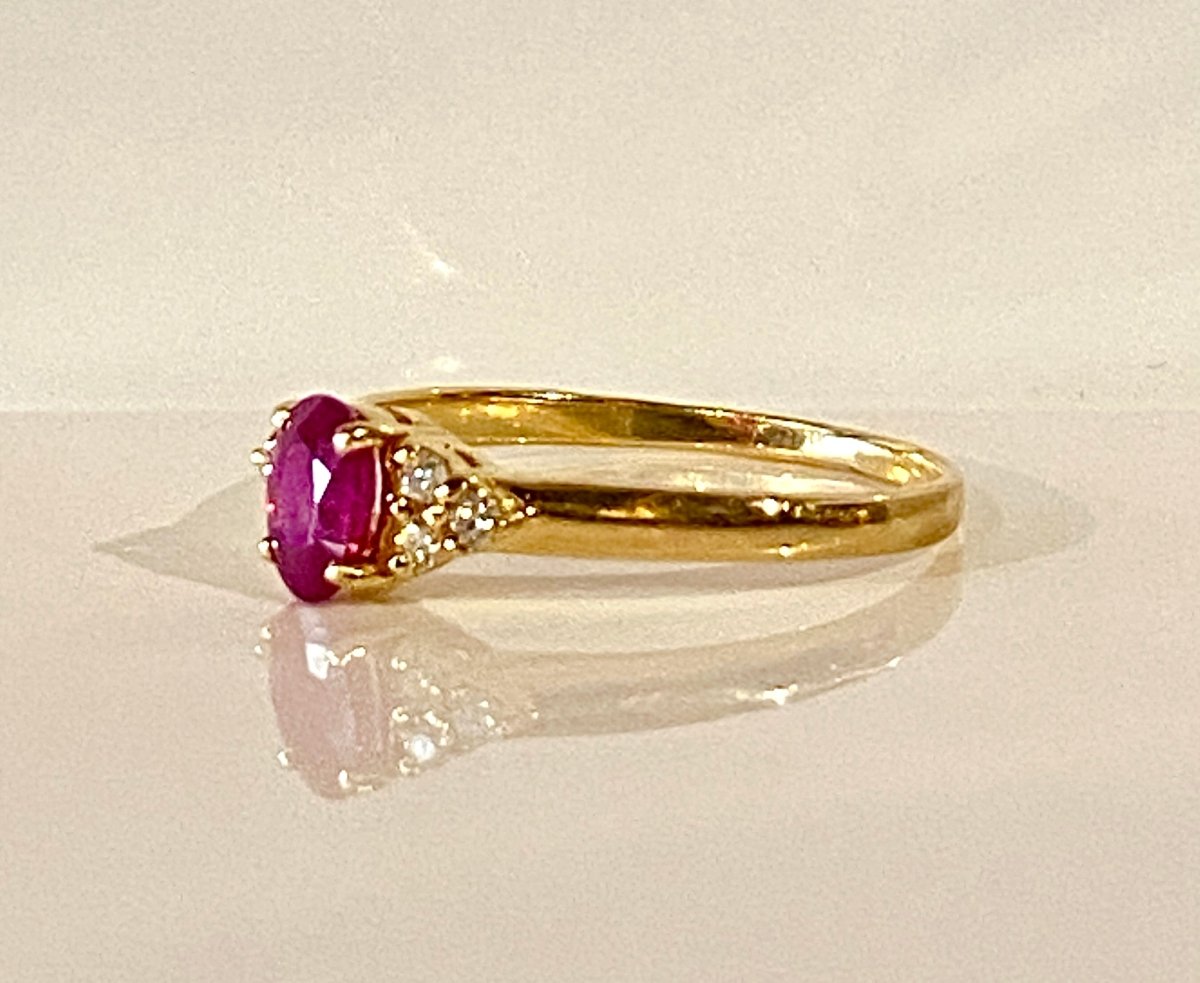 Bague en or jaune, rubis et diamants - Castafiore