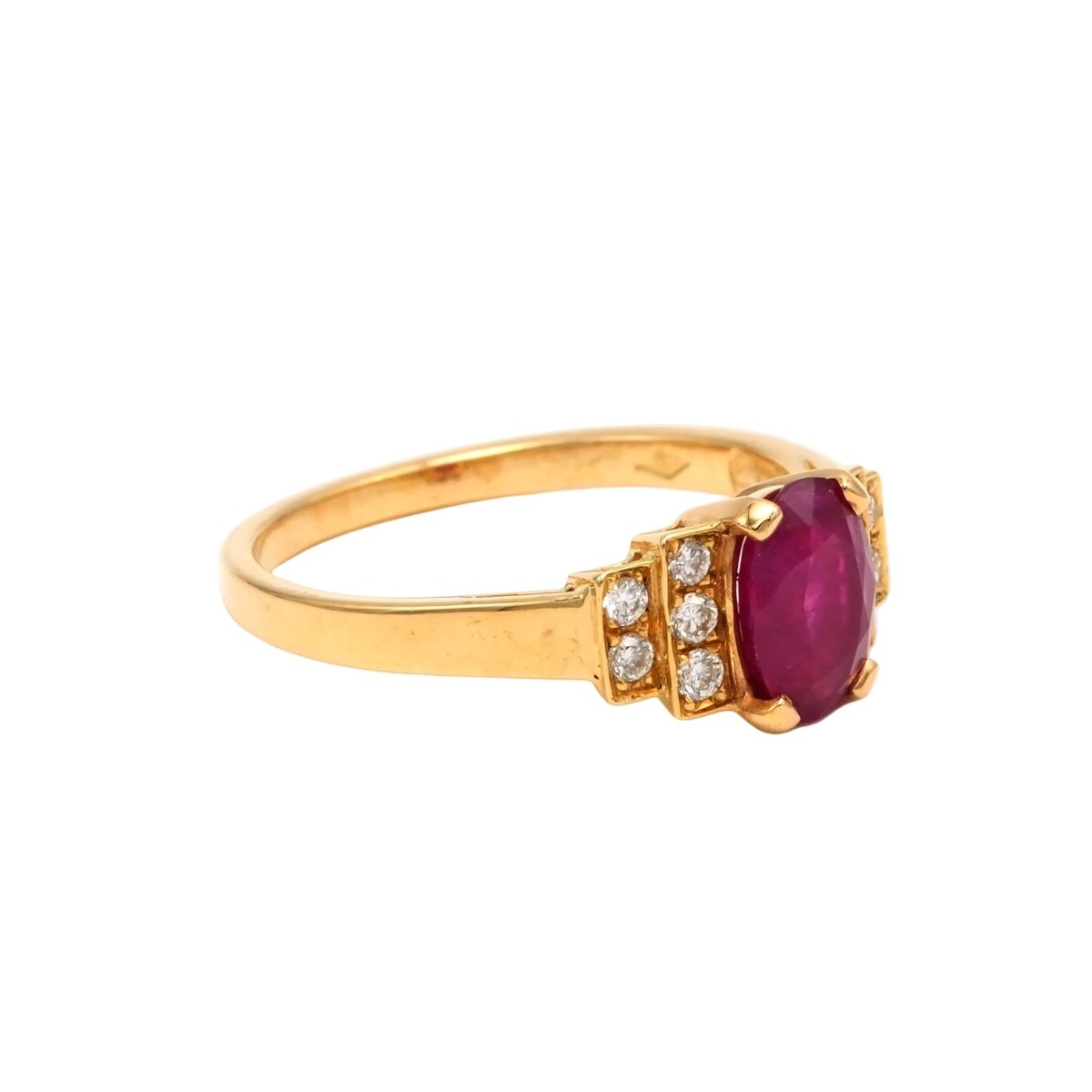 Bague en or jaune, rubis et diamants - Castafiore