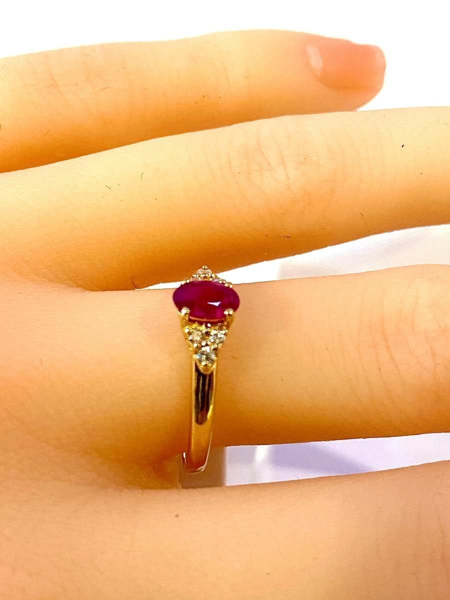 Bague en or jaune, rubis et diamants - Castafiore