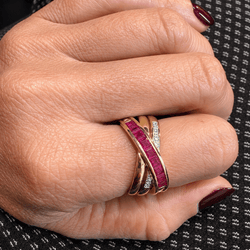 Bague en or jaune, rubis et diamants - Castafiore