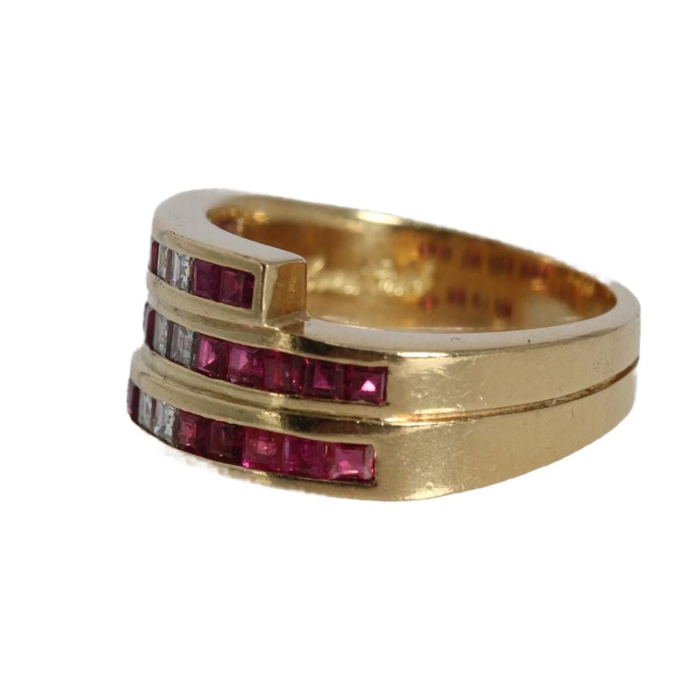 Bague en or jaune, rubis et diamants - Castafiore