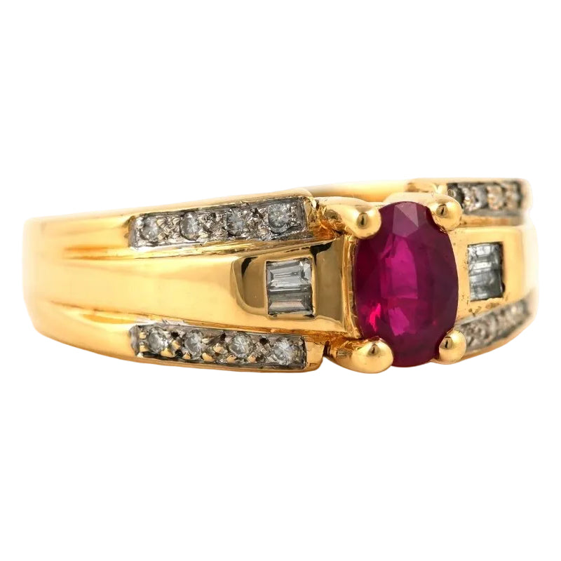 Bague en or jaune, rubis et diamants - Castafiore