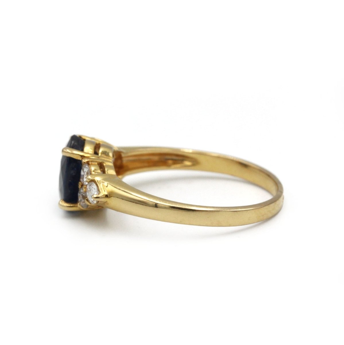 Bague en or jaune, saphir et diamants - Castafiore