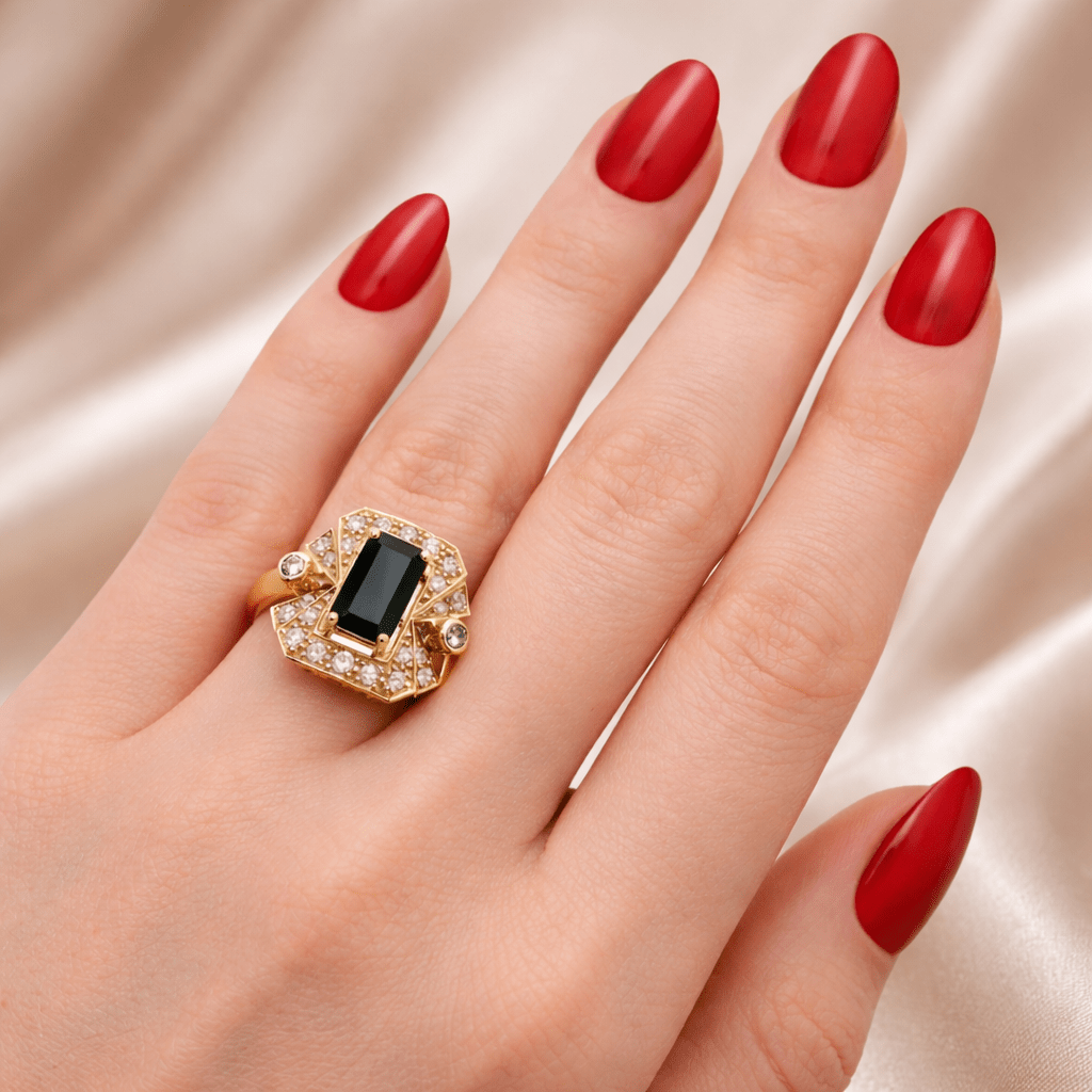 Bague en or jaune, saphir et diamants - Castafiore