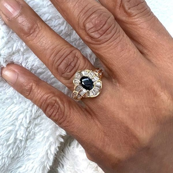 Bague en or jaune, saphir et diamants - Castafiore