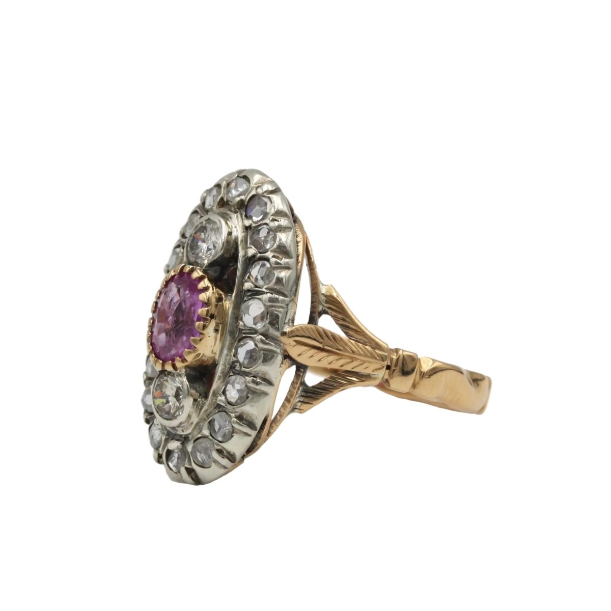 Bague en or jaune, saphir et diamants - Castafiore