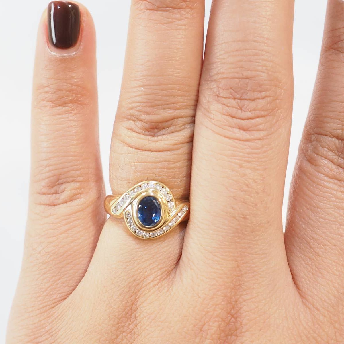 Bague en or jaune, saphir, et diamants - Castafiore