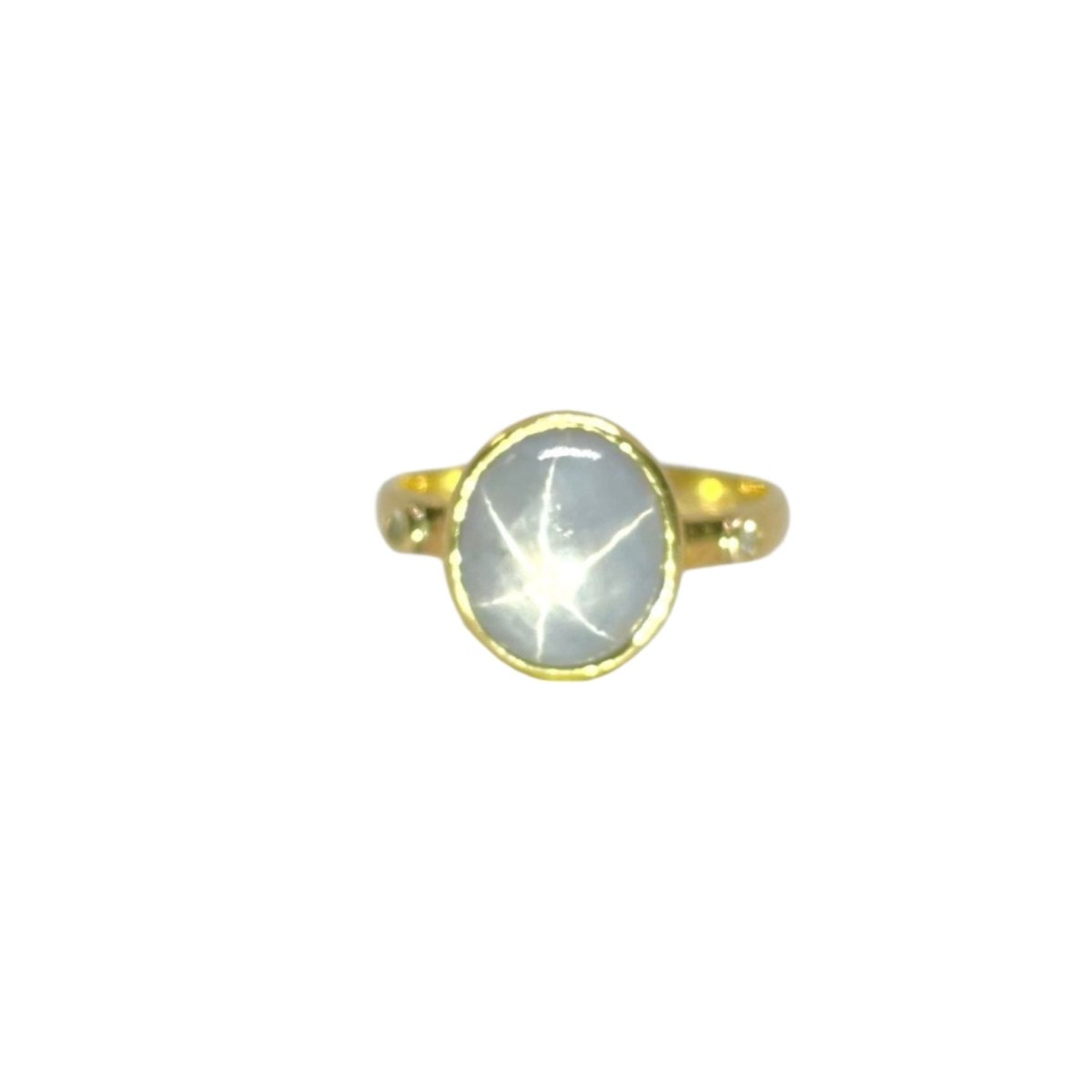 Bague en or jaune, saphir étoilé et diamants - Castafiore