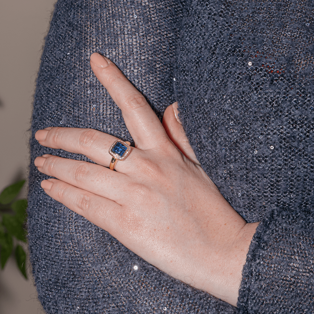 Bague en or jaune, saphirs et diamants - Castafiore