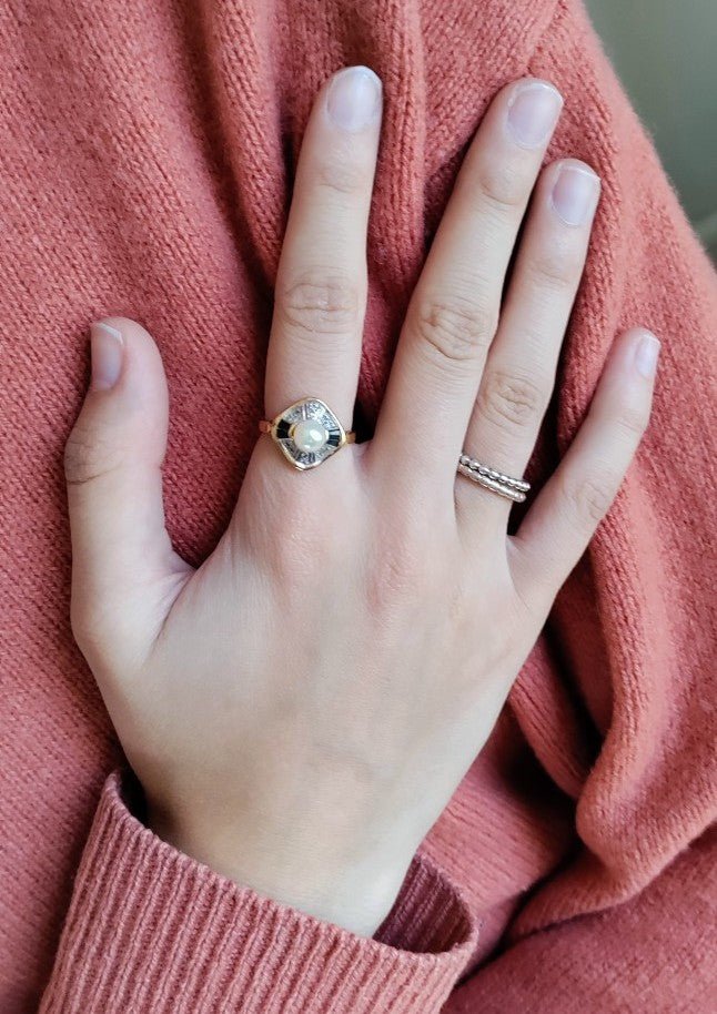 Bague en or jaune, saphirs, et perle - Castafiore