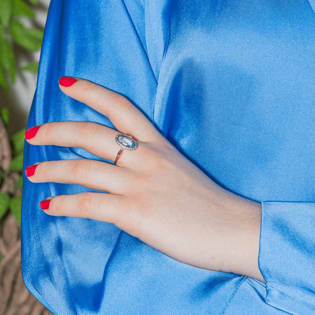 Bague en or jaune, topaze et diamants - Castafiore