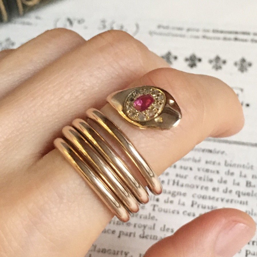 Bague en or rose, rubis et diamants - Castafiore