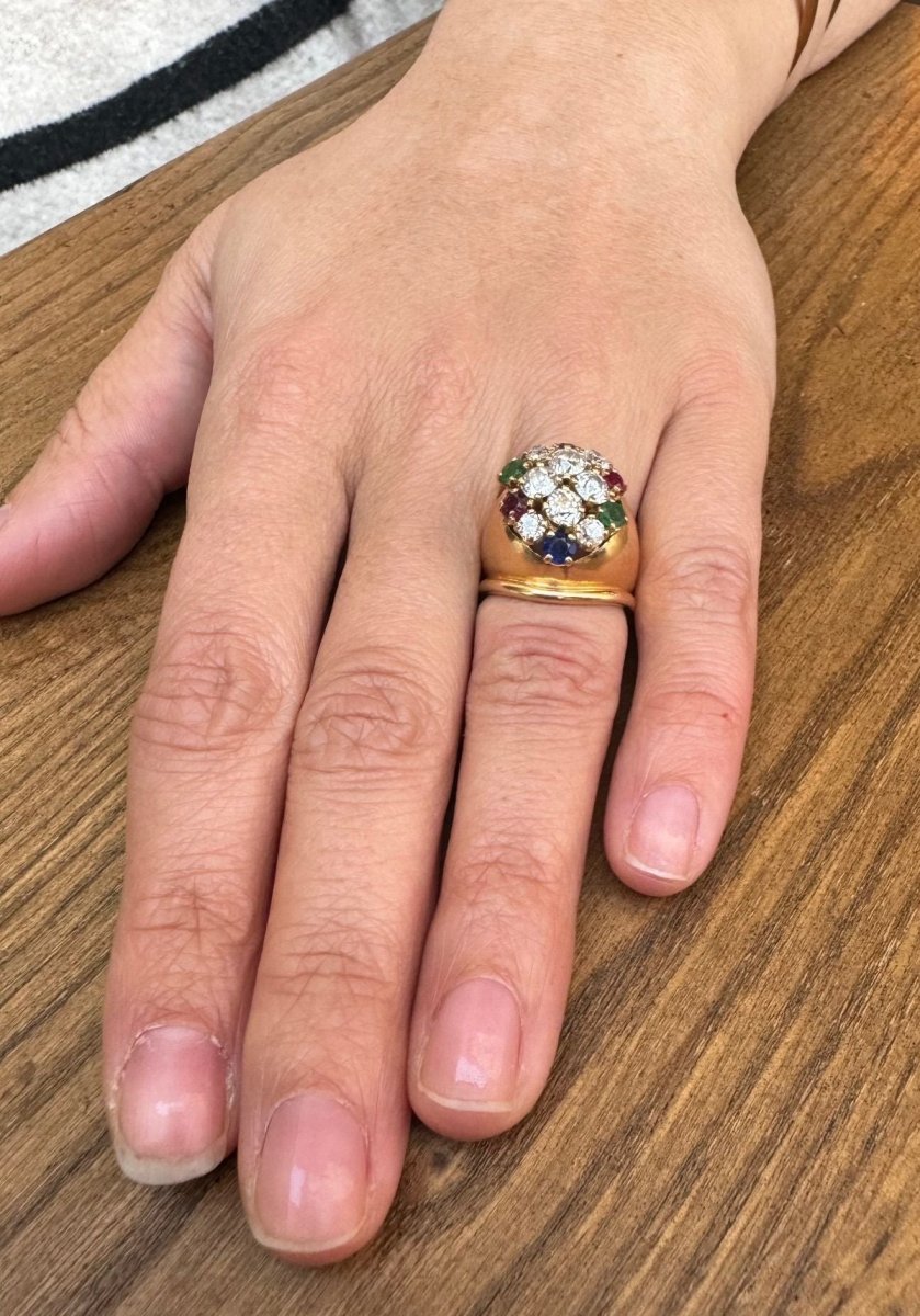 Bague En Or, Rubis, Diamants, Saphirs Et Emeraudes - Castafiore