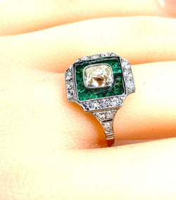 Bague en platine, diamants et émeraudes vers 1900 - Castafiore