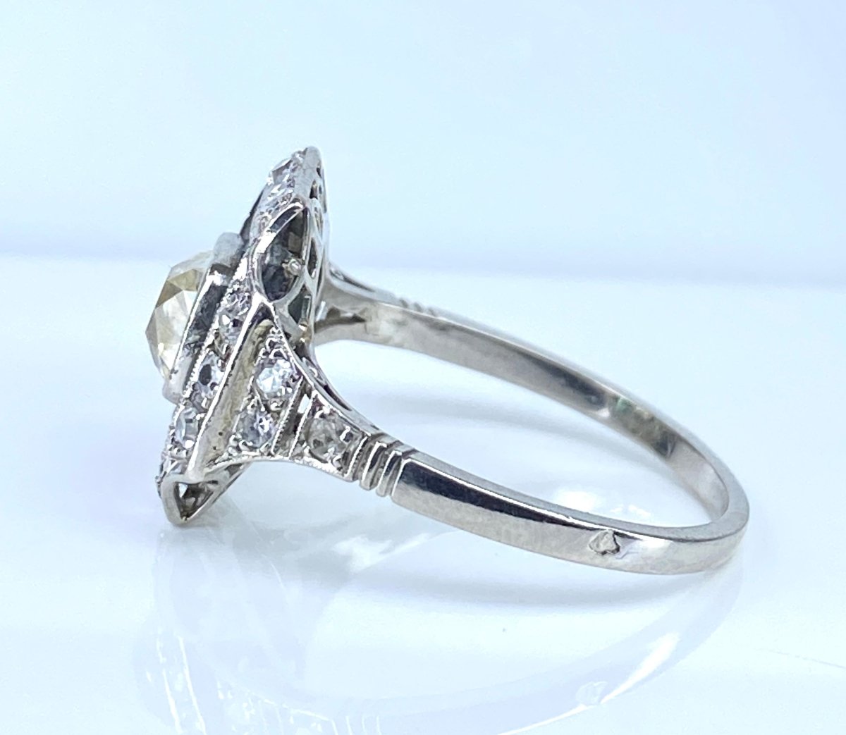 Bague en platine, diamants et émeraudes vers 1900 - Castafiore