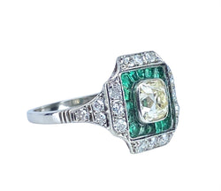 Bague en platine, diamants et émeraudes vers 1900 - Castafiore