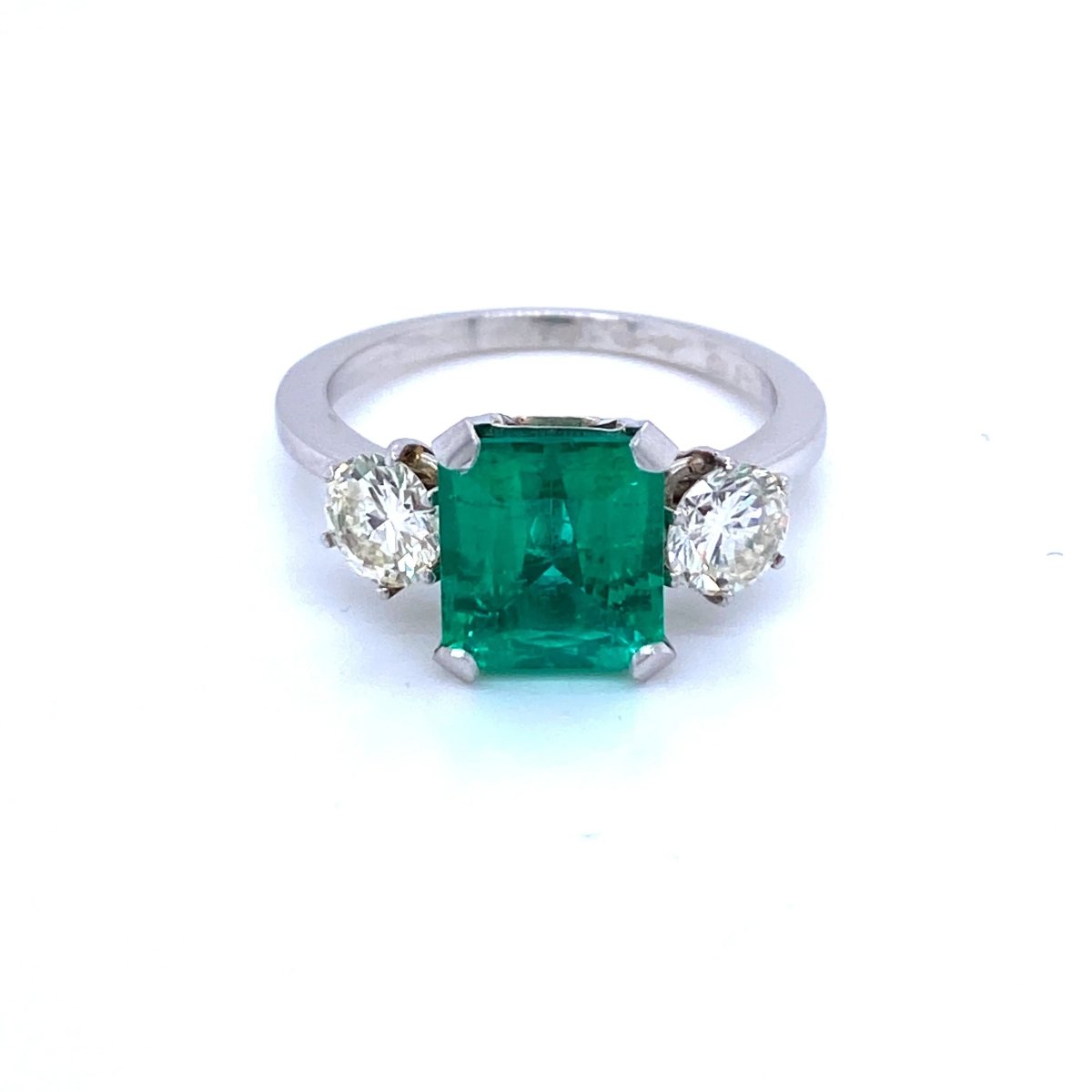 Bague en platine, émeraude et diamant - Castafiore