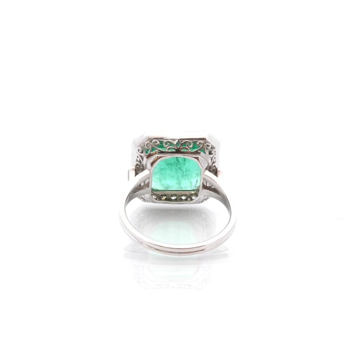 Bague en platine, émeraude et diamants - Castafiore