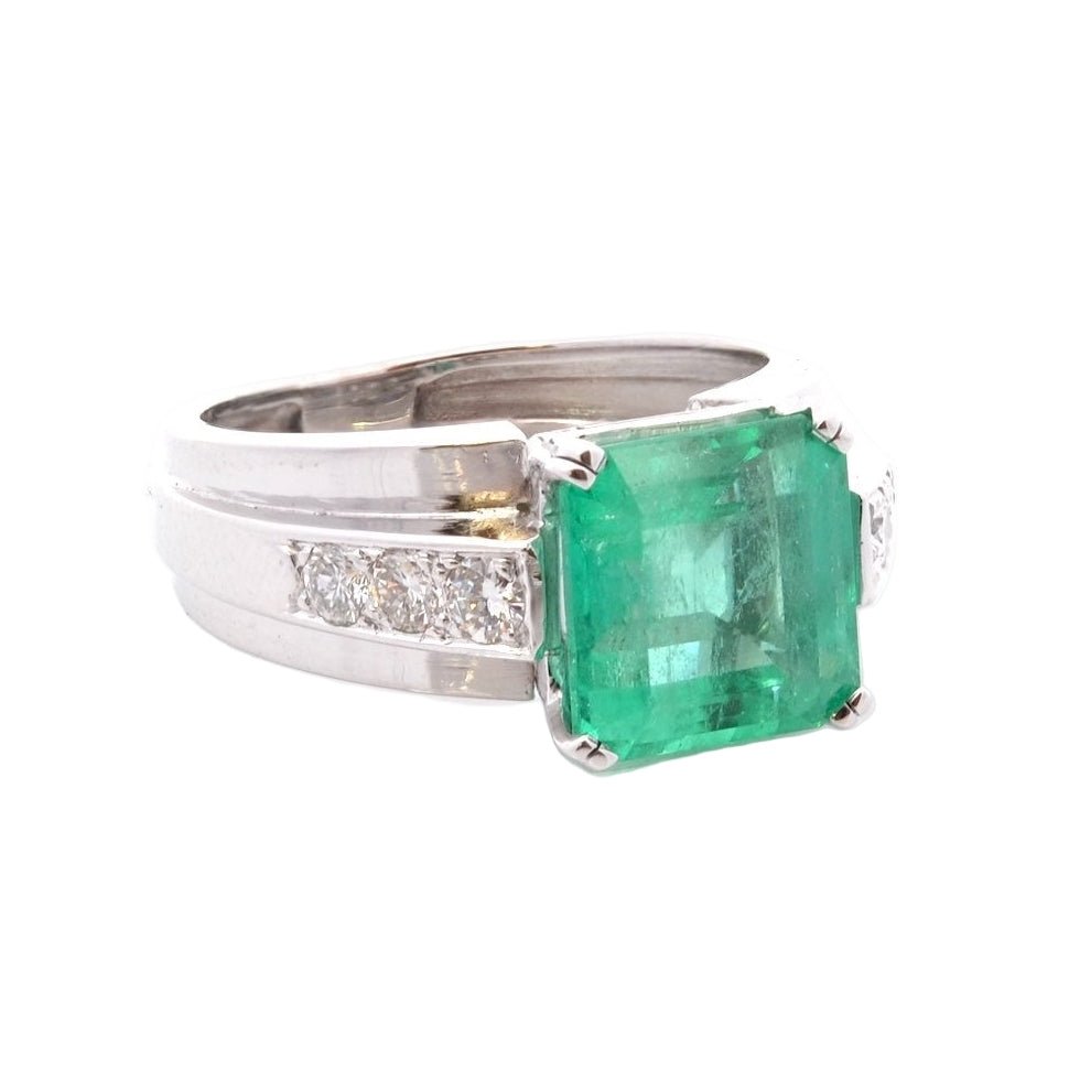 Bague en platine, émeraude, et diamants - Castafiore