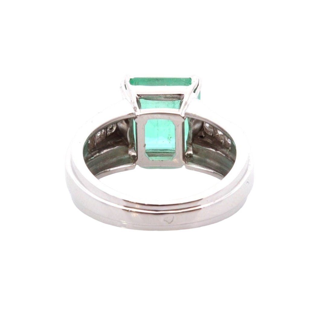 Bague en platine, émeraude, et diamants - Castafiore